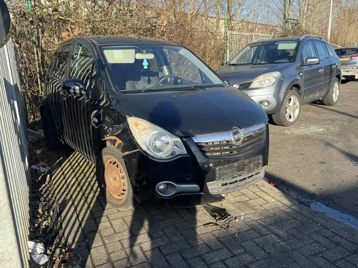 Schade Opel Corsa sloopauto