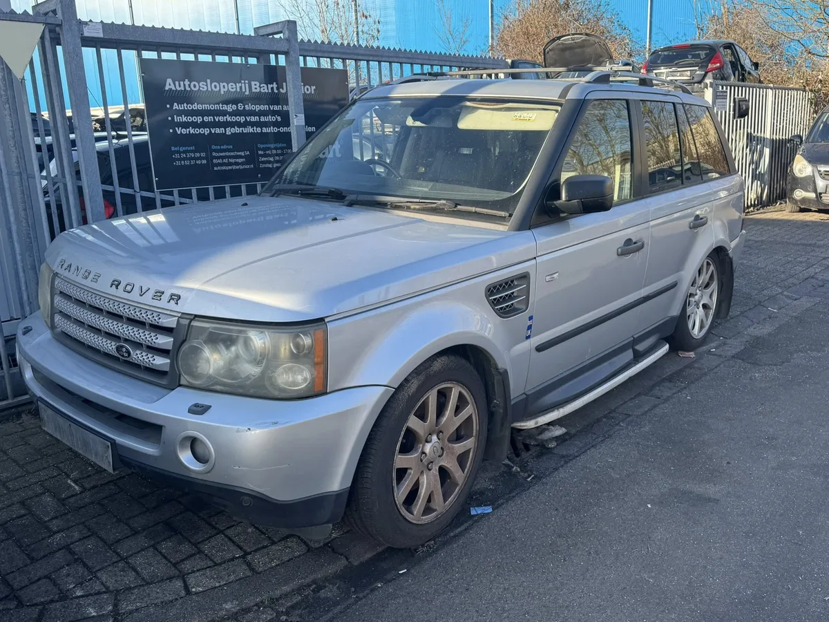 Range Rover met schade sloopauto